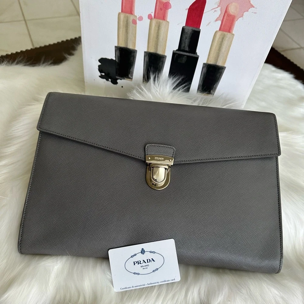 Stunning Clutch